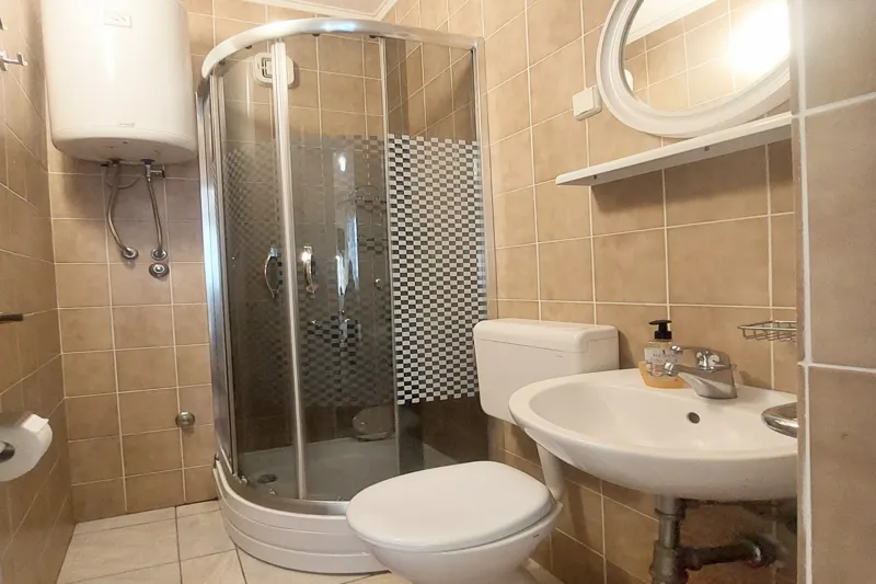 Apartament A2 – komfortowy nocleg w Podacy blisko morza bathroom
