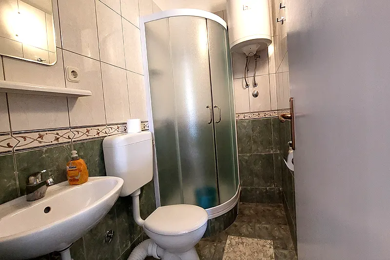 Apartman A5 – prostran smještaj u Podaci s pogledom na more bathroom