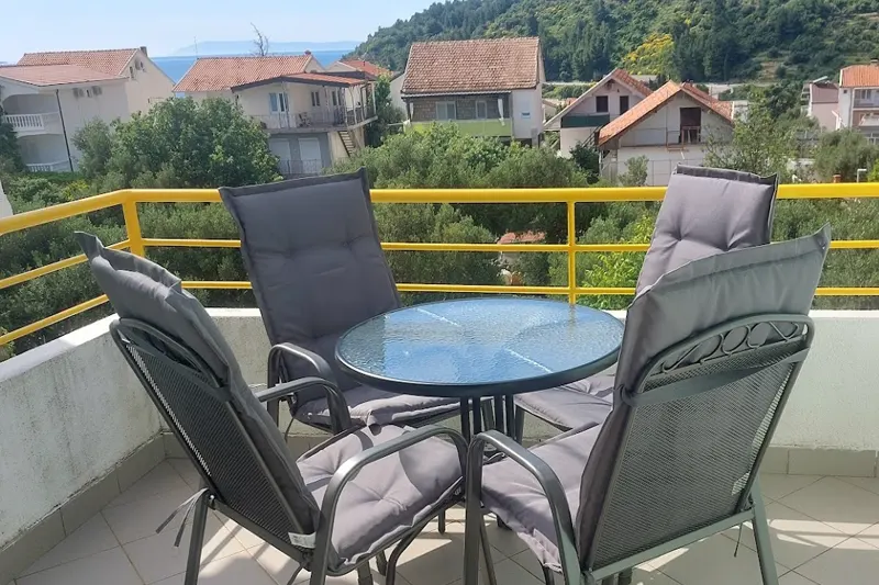 Apartman A6 – prostran smještaj u Podaci s pogledom na more balkon