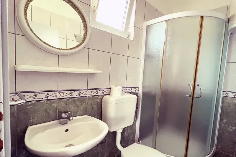 Apartman A6 – prostran smještaj u Podaci s pogledom na more bathroom