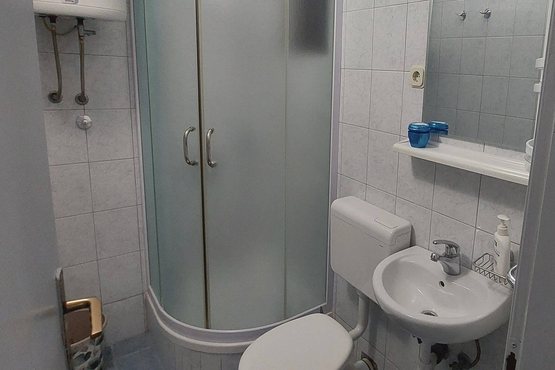 Apartman A7 – prostran smještaj u Podaci s pogledom na more bathroom